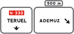 S-230a - Panneau routier Prémunération avec signalisation sur la chaussée sur une route conventionnelle vers une route conventionnelle et sa propre direction
