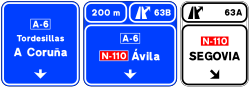 S-373 - Panneau routier Signalisation sur autoroute ou voie rapide. Deux sorties immédiates très proches d'une autoroute conventionnelle et de sa propre direction
