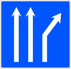 S-61b - Rechtsabzweigung auf einer dreispurigen Fahrbahn Verkehrsschild